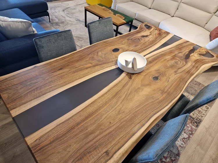 tavolo in legno artgianale