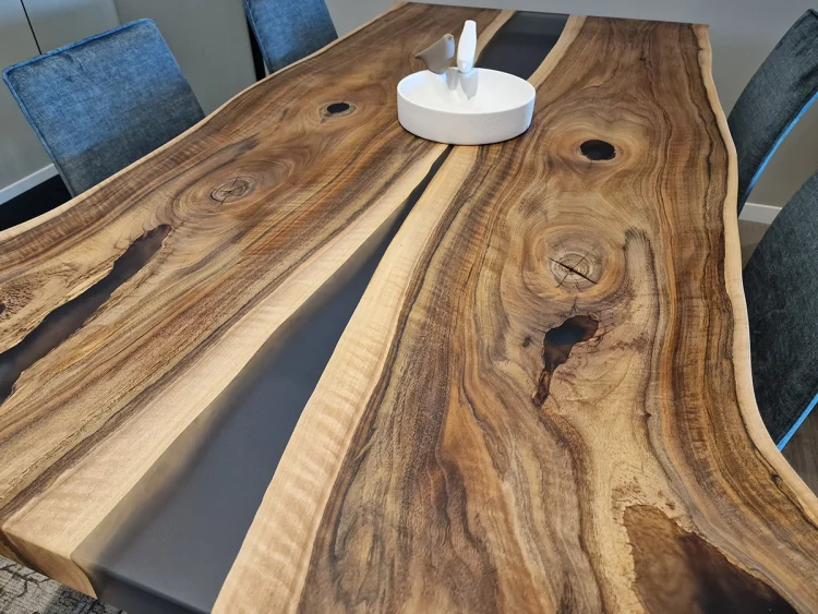 tavolo in legno venature falegnameria