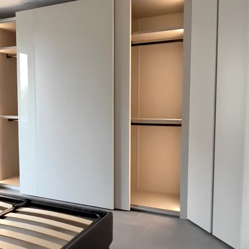 Cabina armadio con letto e zona giorno a Buccinasco