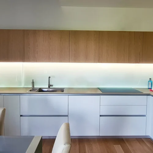 Cucina-vista-pannello-vetro